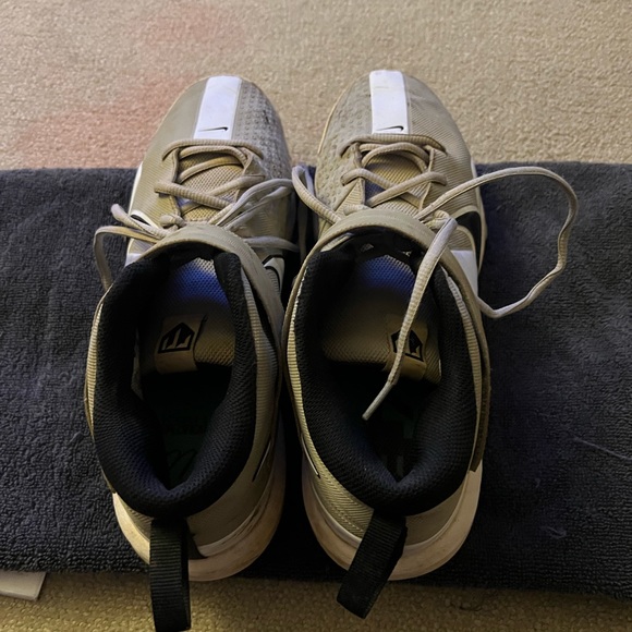 Men's Nike mike Trout cleats. Used with a lot of clear left in them - Picture 3 of 4